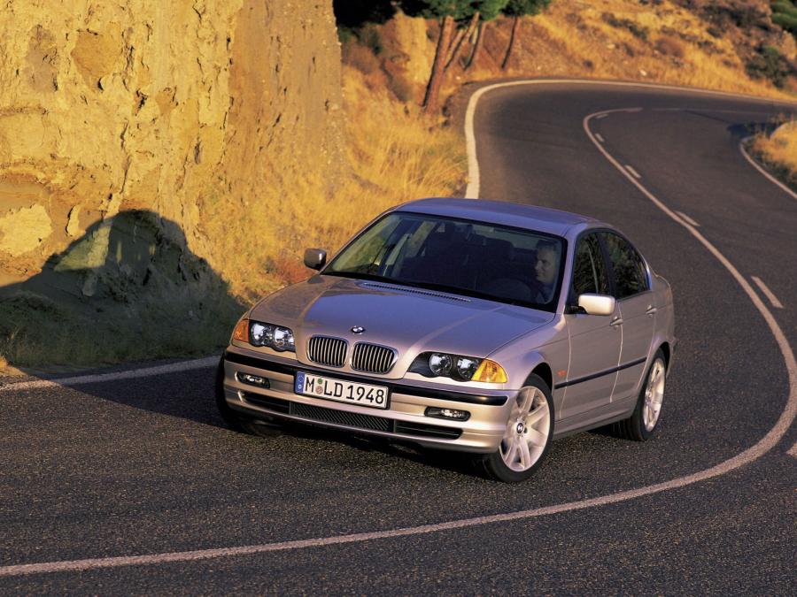  BMW 328i Sedan 1998 года  (фото 2 из 18)